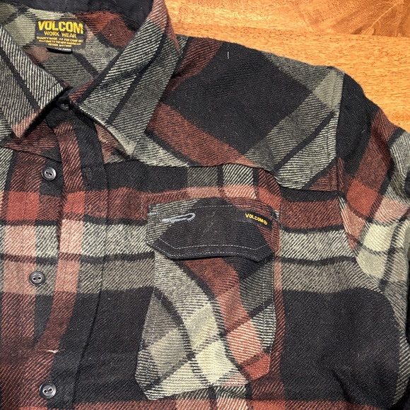 Volcom Multi-Color Plaid Button-Up Shirt Size L - Picture 2 of 9